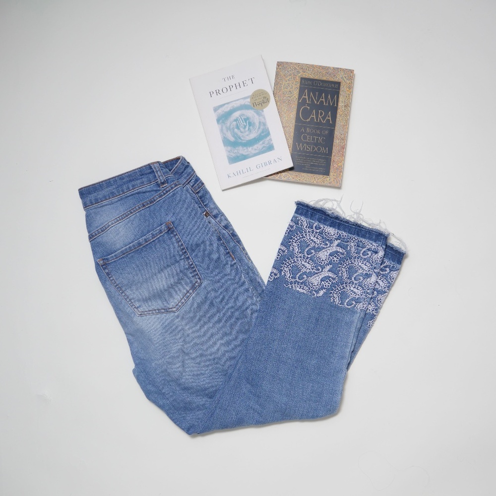 Embroidered Cut Off Jeans